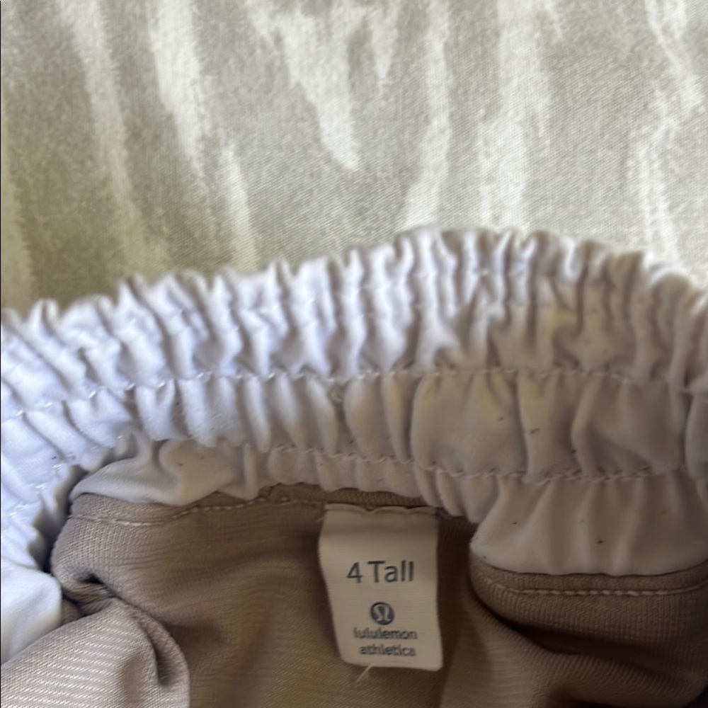 Lululemon Hotty Hot Shorts 2 - Picture 8 of 8